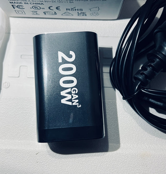 200 W Fast Charger – 3‑Port USB Power Adapter with 3 USB‑AirPods – Rapid Charging Hub